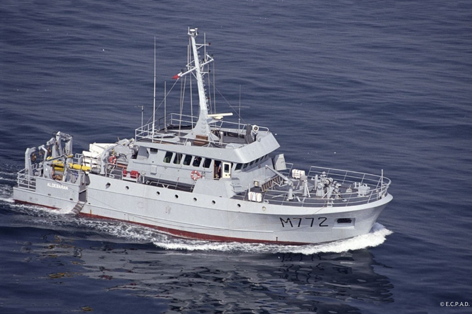 Sonar-equipped tugboat to dock in Bordeaux